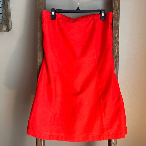 Jessica Simpson Dresses & Skirts - Red Strapless mini dress with linen feel. Cotton Blend